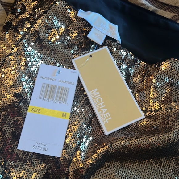 Sequined skirt with back split. - Picture 2 of 3